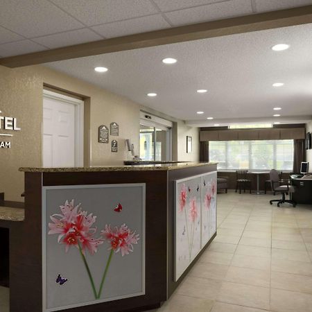 Microtel Inn & Suites By Wyndham Mineral Wells/Parkersburg Exterior foto