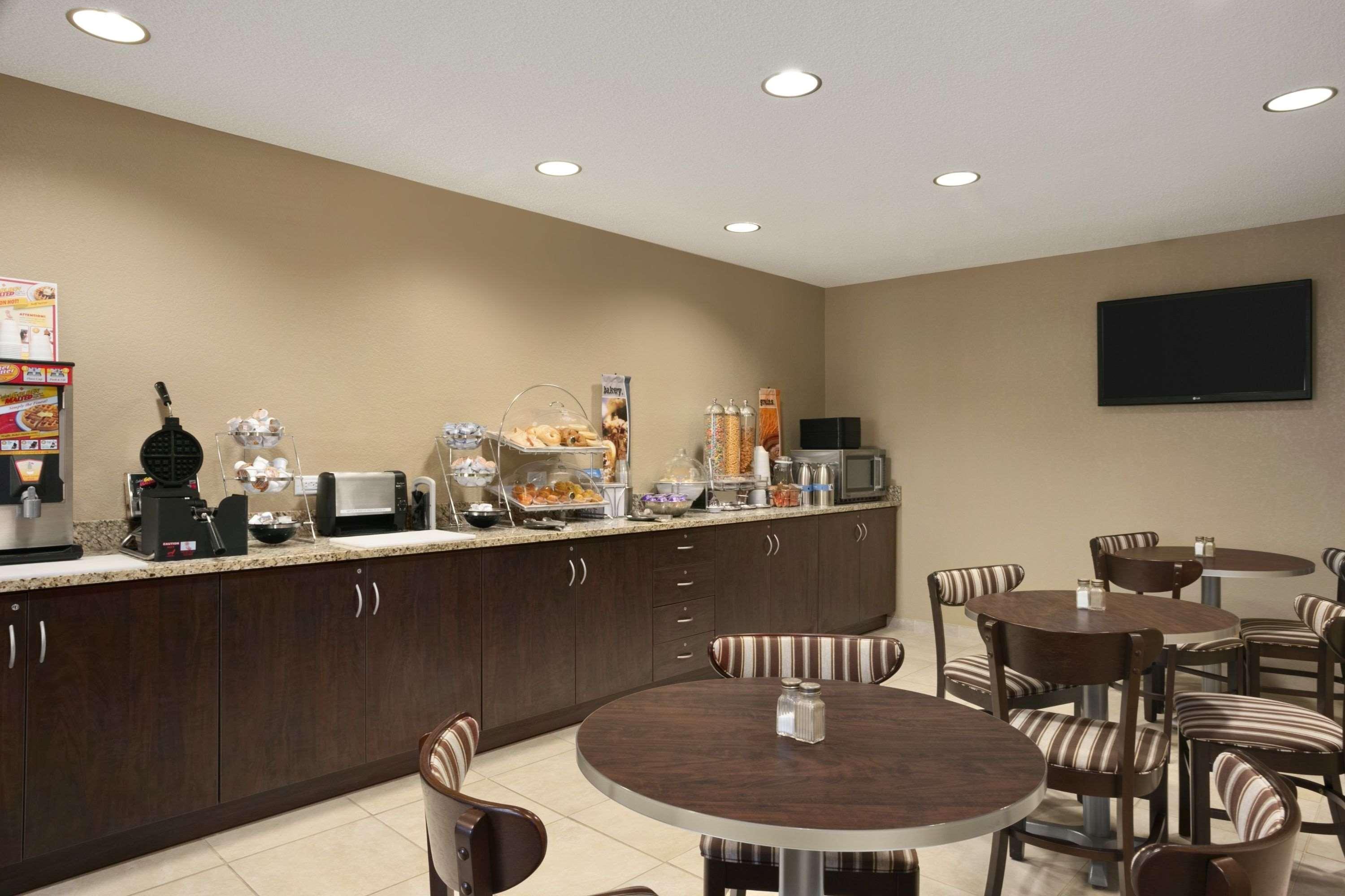 Microtel Inn & Suites By Wyndham Mineral Wells/Parkersburg Exterior foto
