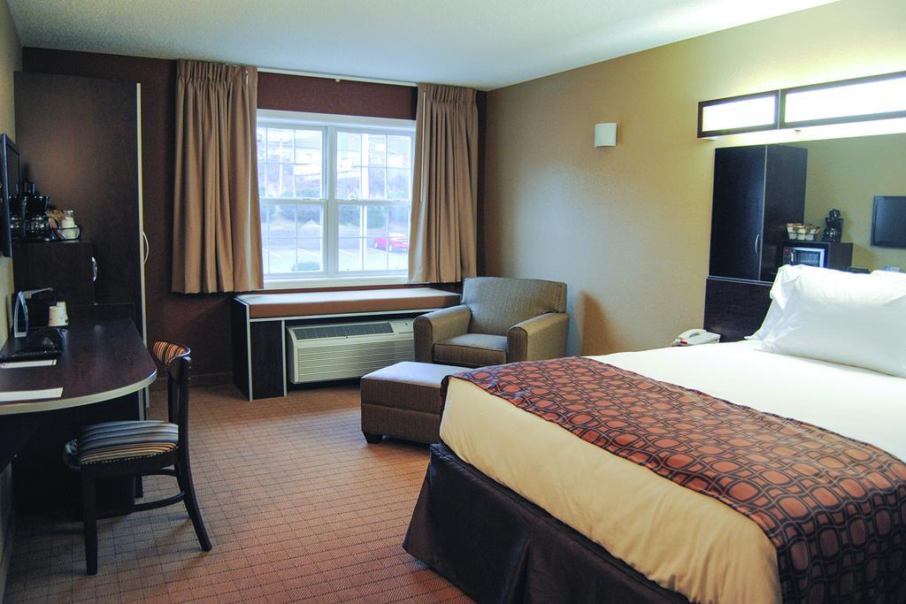 Microtel Inn & Suites By Wyndham Mineral Wells/Parkersburg Exterior foto