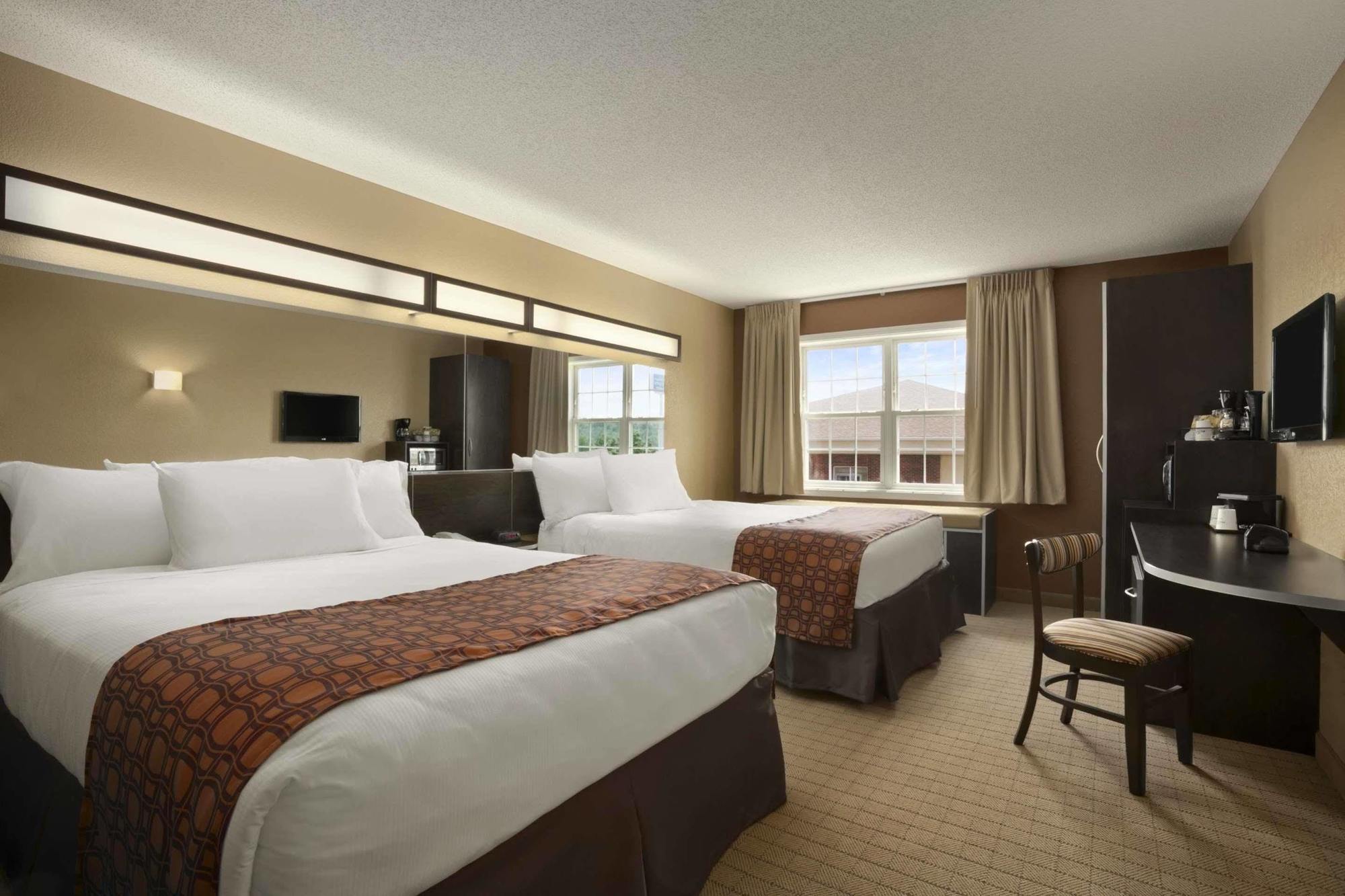 Microtel Inn & Suites By Wyndham Mineral Wells/Parkersburg Exterior foto